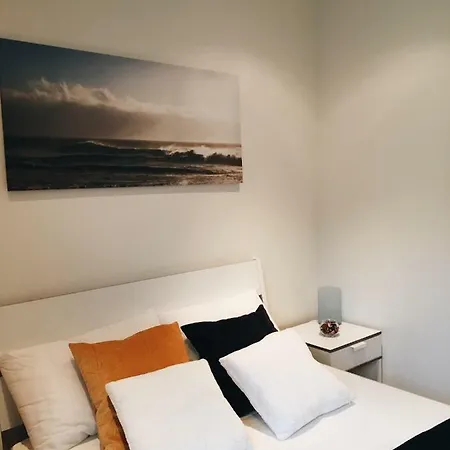 New Center 1 Min Walk Beach/river/casino!!! *