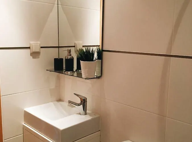 New Center 1 Min Walk Beach/river/casino!!! Apartment