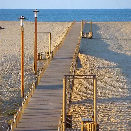 New Center 1 Min Walk Beach/river/casino!!! Апартаменты *